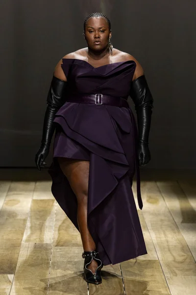 Look 16